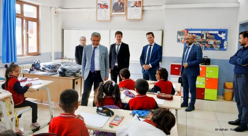 TKDK Ardahan İl Koordinatörlüğü’nden Kırsal Öğrencilere Kırtasiye Desteği