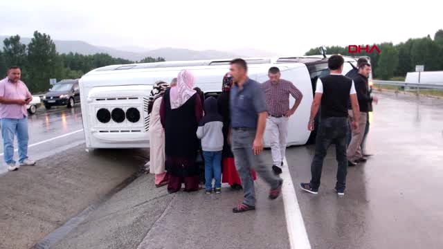 Tokat'ta minibüs devrildi 3 yaralı