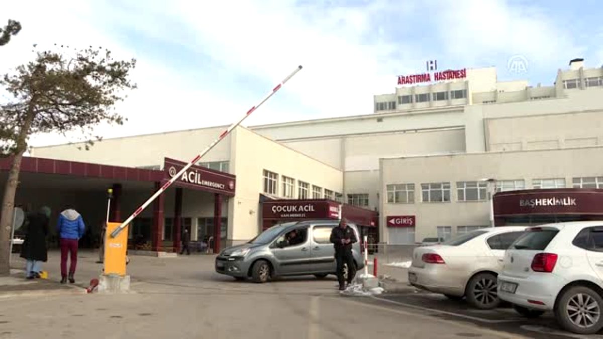 Traktörün altında kalan ayağı doku nakliyle kesilmekten kurtarıldı
