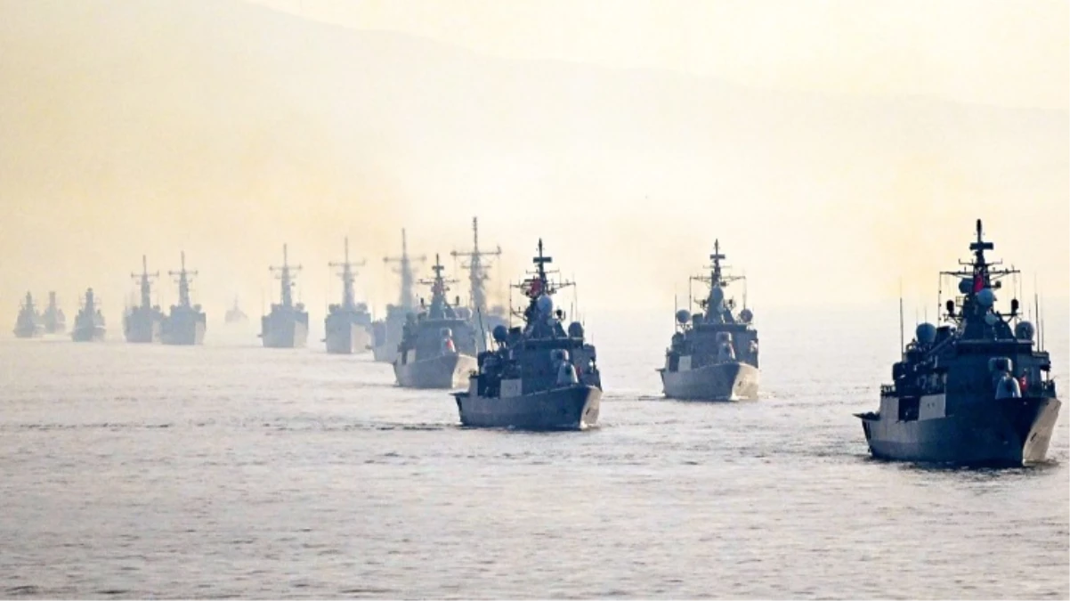 Türk donanmasının 100 gemili resmigeçidi Yunan basınında: Erdoğan'ın emriyle güç gösterisi yaptılar