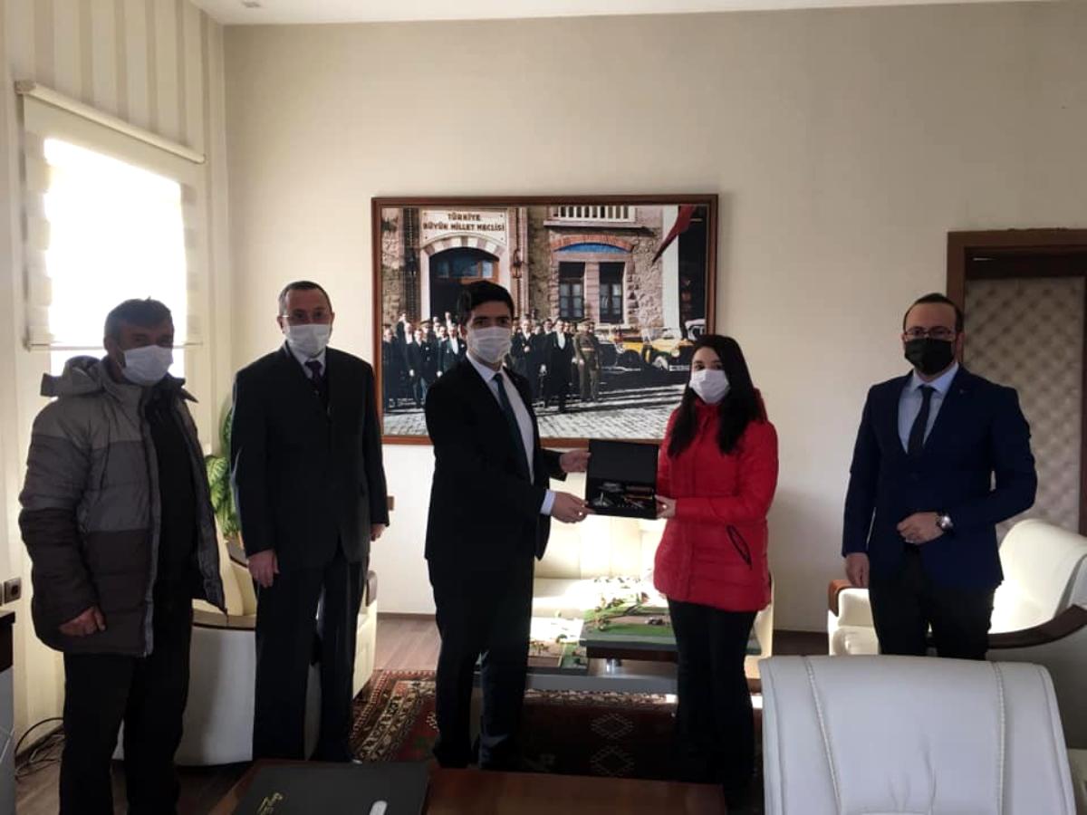 Türkiye üçüncüsü oldu, Çıldır Kaymakamı Taş makamında misafir etti