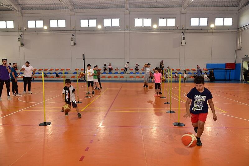 Tuzla Yaz Spor Okulları'nda 15 branşta eğitim