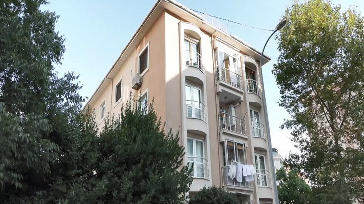 Ümraniye'de 5 katlı binanın çatısında yangın çıktı! Ekipler hemen müdahale etti