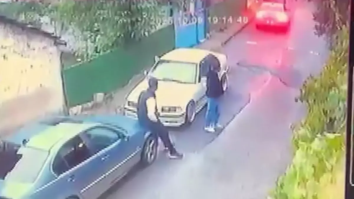 Ümraniye’de dehşet anları: Sokakta rastgele ateş açtılar, bir kişiyi kaçırıp darbettiler