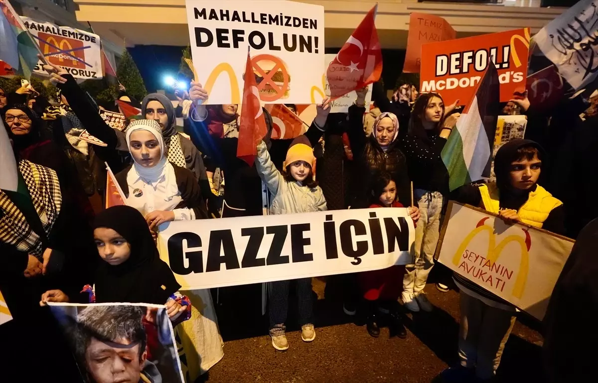 Üsküdar’da Mahalle Sakinlerinden McDonald’s Protestosu
