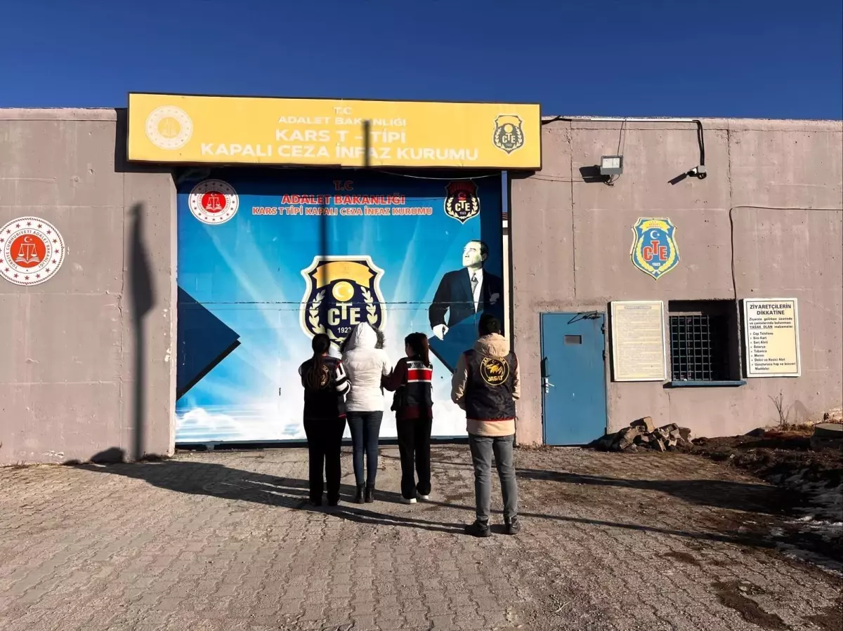 Uyuşturucu Taciri Kadın Kars'ta Tutuklandı
