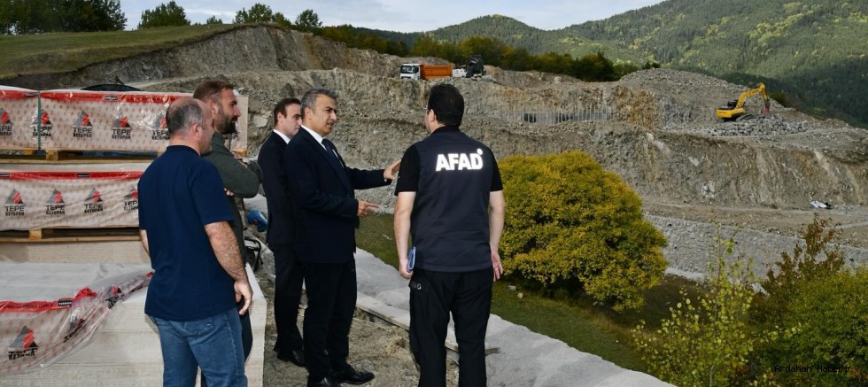 Vali Çiçek, Posof Savaşır Köyü’nde Afet Konutlarını İnceledi