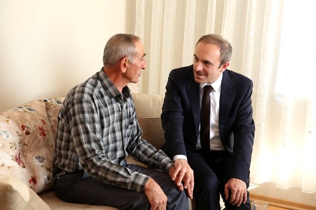 Vali Epcim'den şehit babasına ziyaret