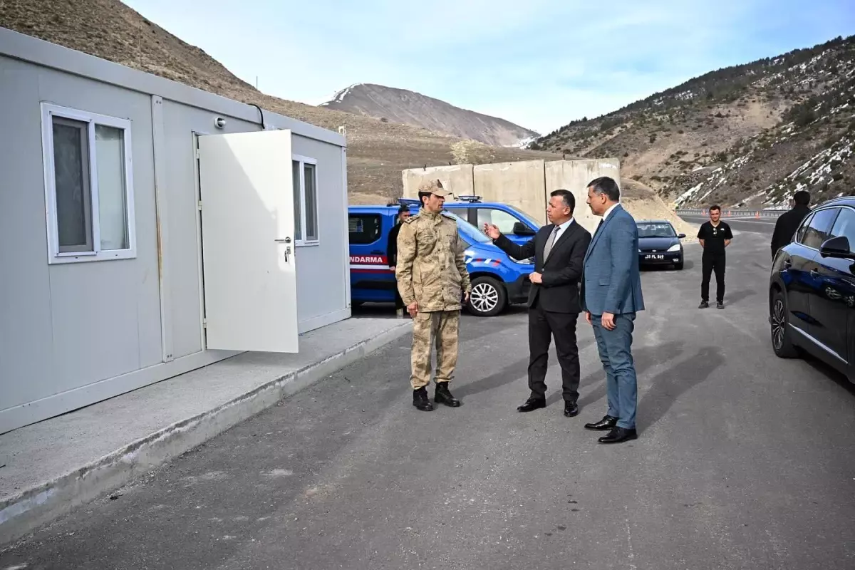 Vali Mustafa Çiftçi'den Jandarma Yol Kontrol Noktası Ziyareti