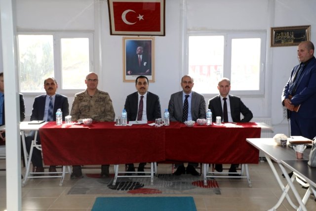 Vali Öksüz, Paşaçayır mahallesi sakinleriyle buluştu