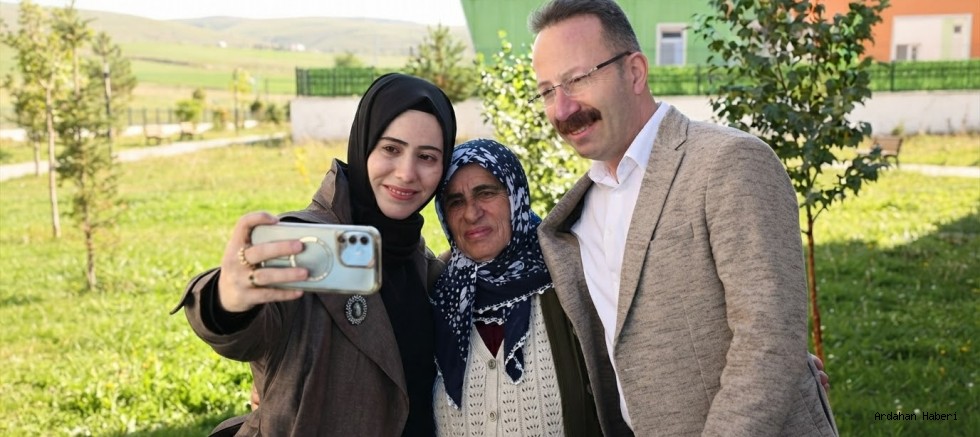​Vali Yamlı ve Eşinden Huzurevi Ziyareti: Yaşlılarla Gözleme Pişirip Sofra Paylaştılar