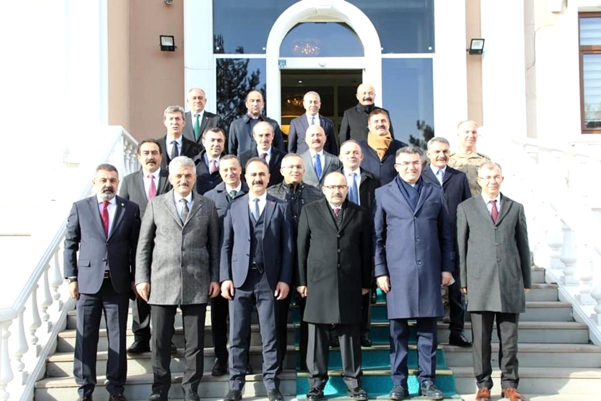 Valiler Düzensiz Göçle Mücadele İçin Toplandı 