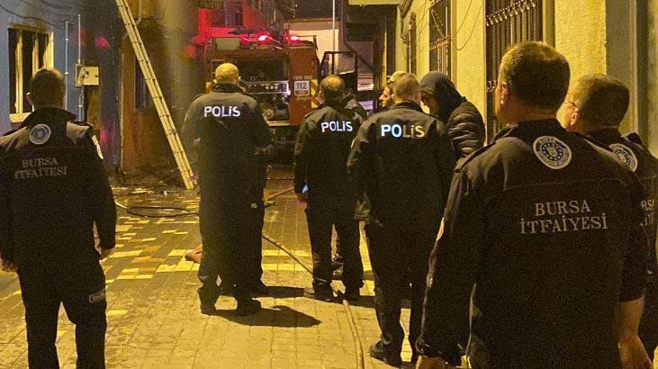 Yangına müdahale eden itfaiye 'Türk bayrağı'nı alevlerin arasından aldı