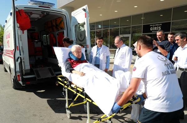 Yazar Pakdil, tedavi gördüğü hastaneden taburcu edildi
