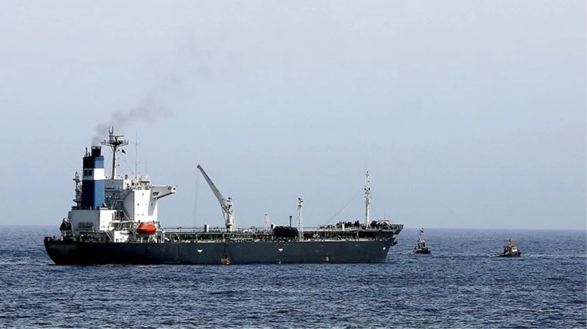 Yemen'deki İran destekli Husiler, İngiltere'ye ait bir yük gemisini vurdu