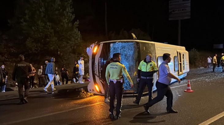 Yolcu otobüsü kontrolden çıktı, devrilip metrelerce sürüklendi: 5 yaralı