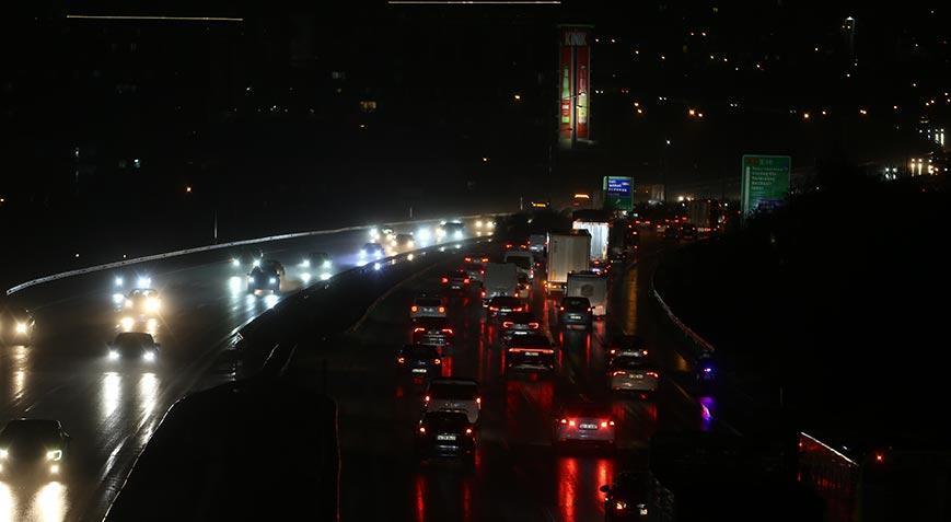 Yollarda Ramazan Bayramı yoğunluğu! Birçok noktada trafik kitlenme noktasına geldi